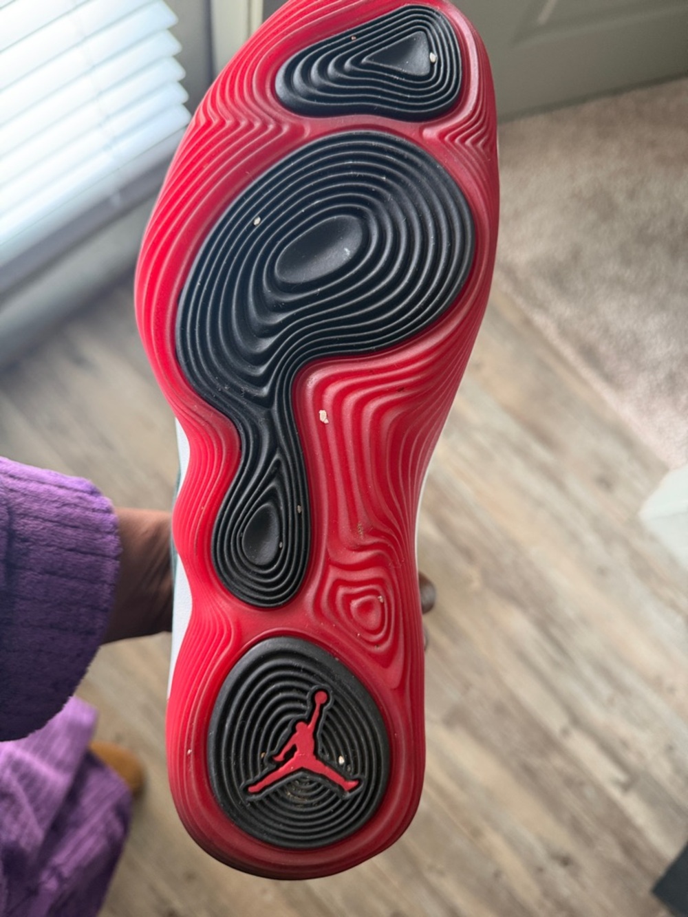 Jordan Men's 9.5 Black and Red Low-Top Athletic Sneakers - Picture 4 of 7